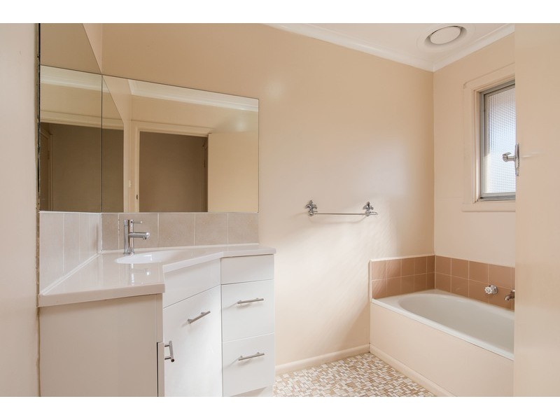 7 Sweetland Road, Mooroolbark VIC 3138