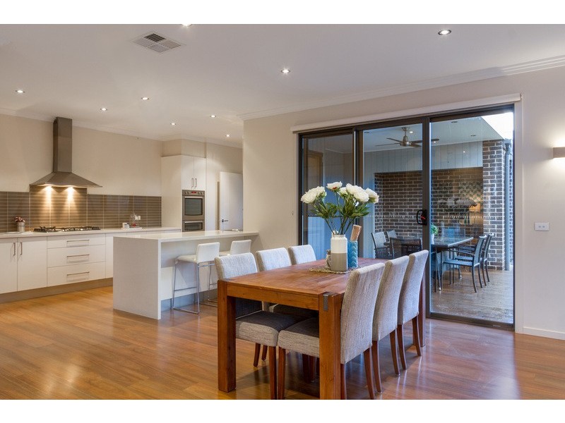 25a Shakespeare Avenue, Mooroolbark VIC 3138