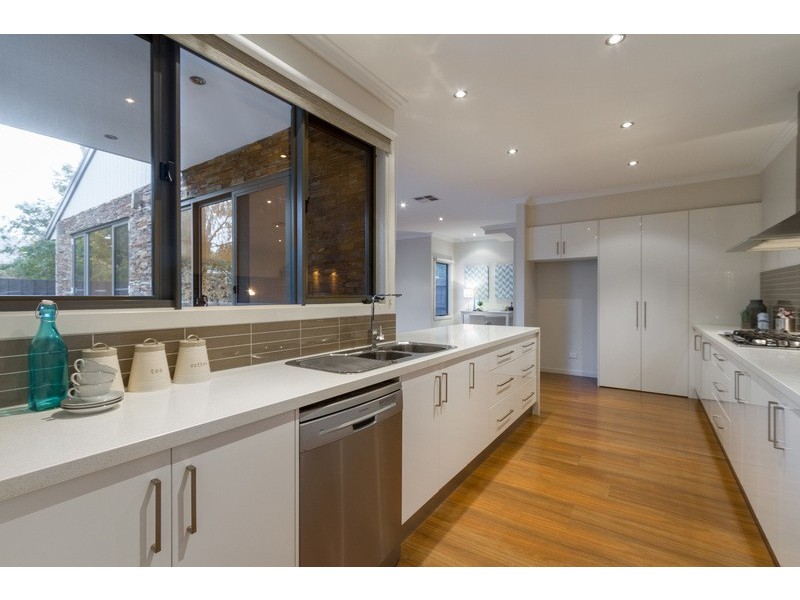 25a Shakespeare Avenue, Mooroolbark VIC 3138