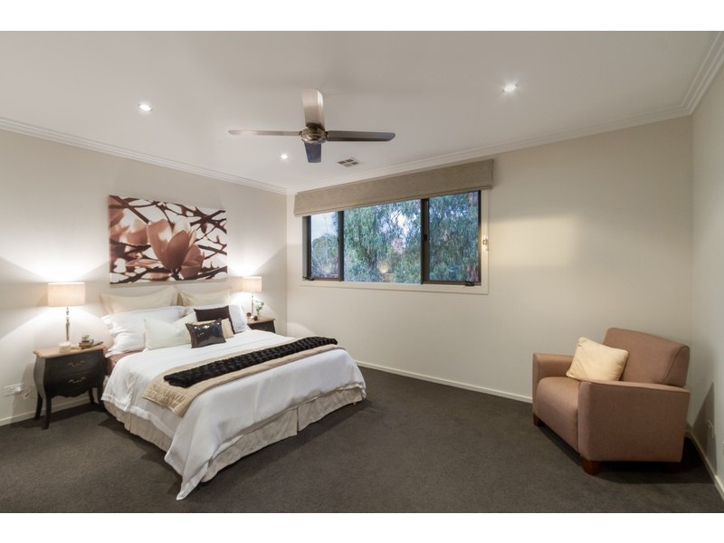 25a Shakespeare Avenue, Mooroolbark VIC 3138