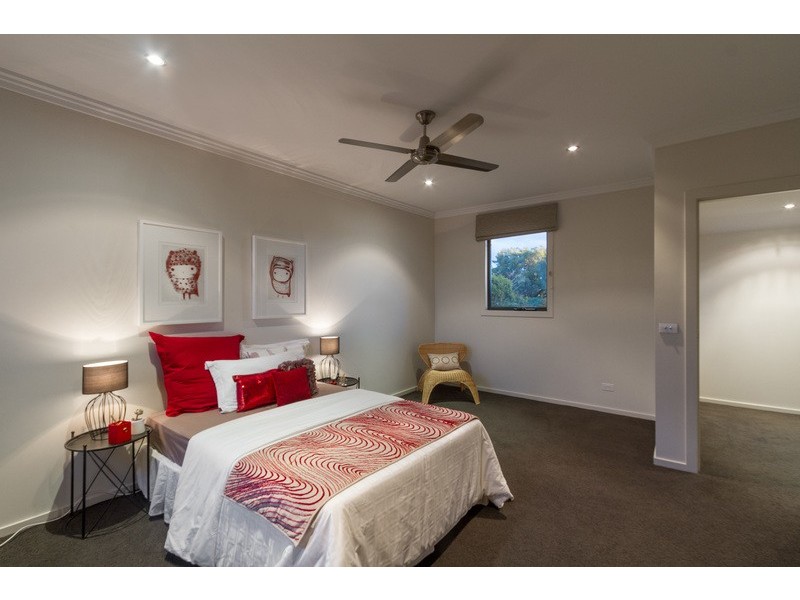 25a Shakespeare Avenue, Mooroolbark VIC 3138