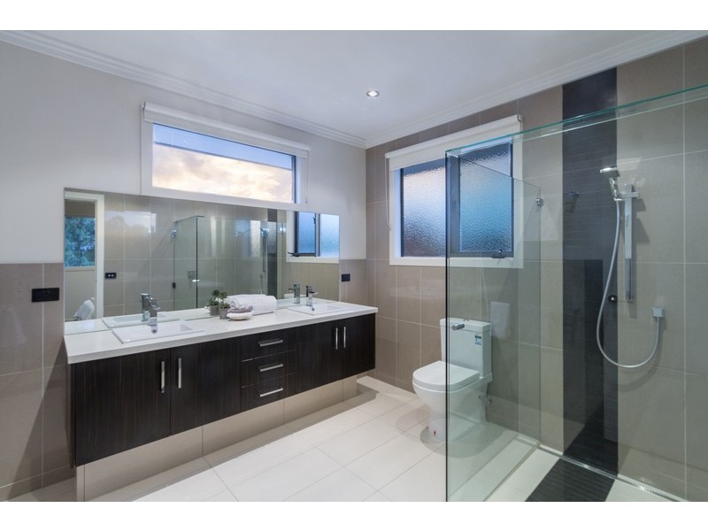 25a Shakespeare Avenue, Mooroolbark VIC 3138