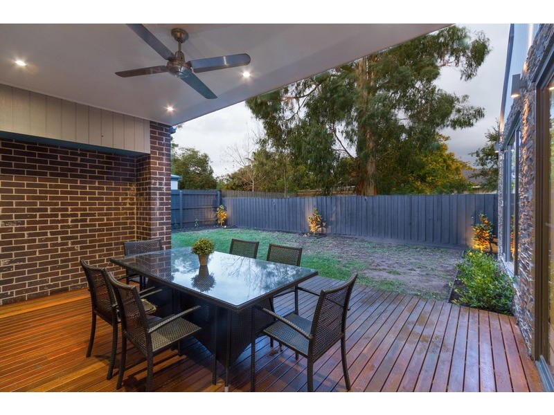 25a Shakespeare Avenue, Mooroolbark VIC 3138