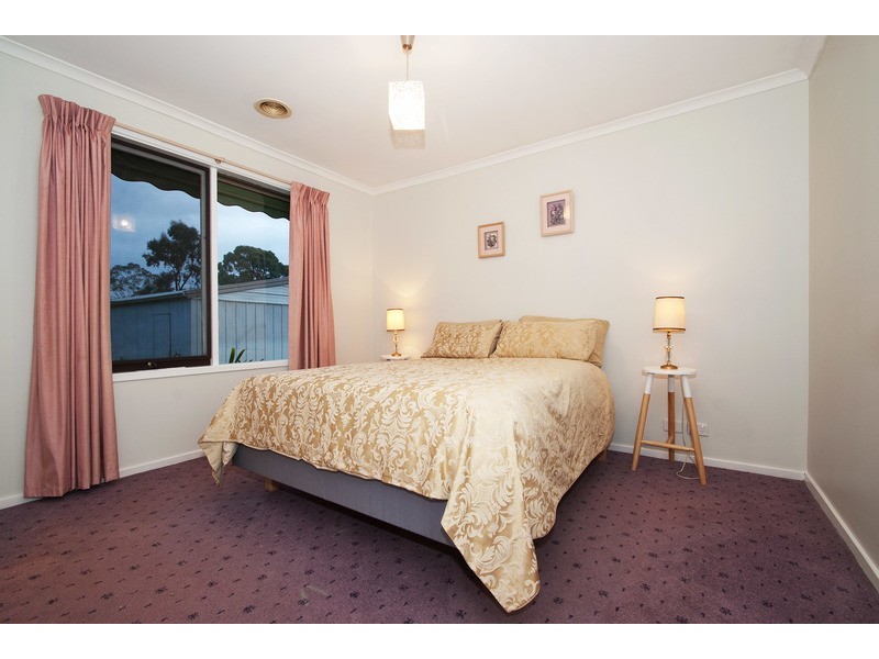 7 Blaxland Court, Mooroolbark VIC 3138