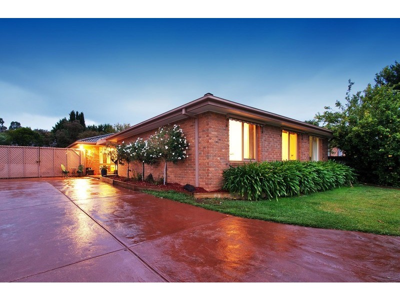 7 Blaxland Court, Mooroolbark VIC 3138