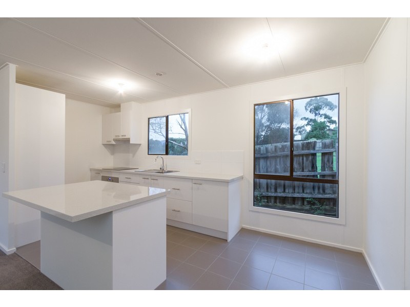 4a Nambour Drive, Mooroolbark VIC 3138