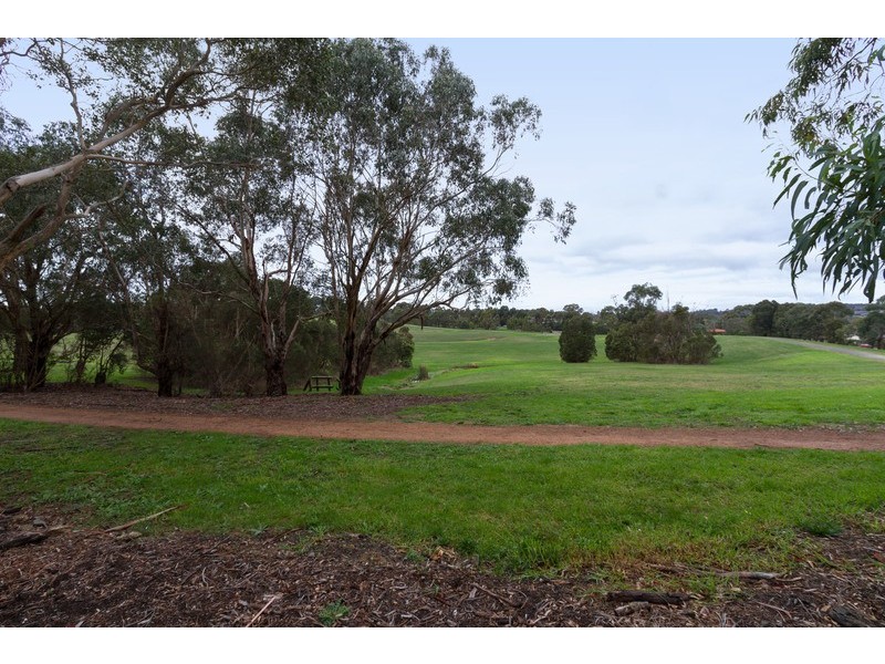 4a Nambour Drive, Mooroolbark VIC 3138