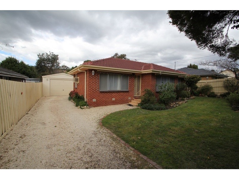 30 Zina Grove, Mooroolbark VIC 3138