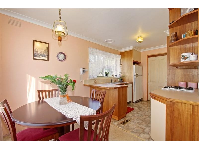 30 Zina Grove, Mooroolbark VIC 3138