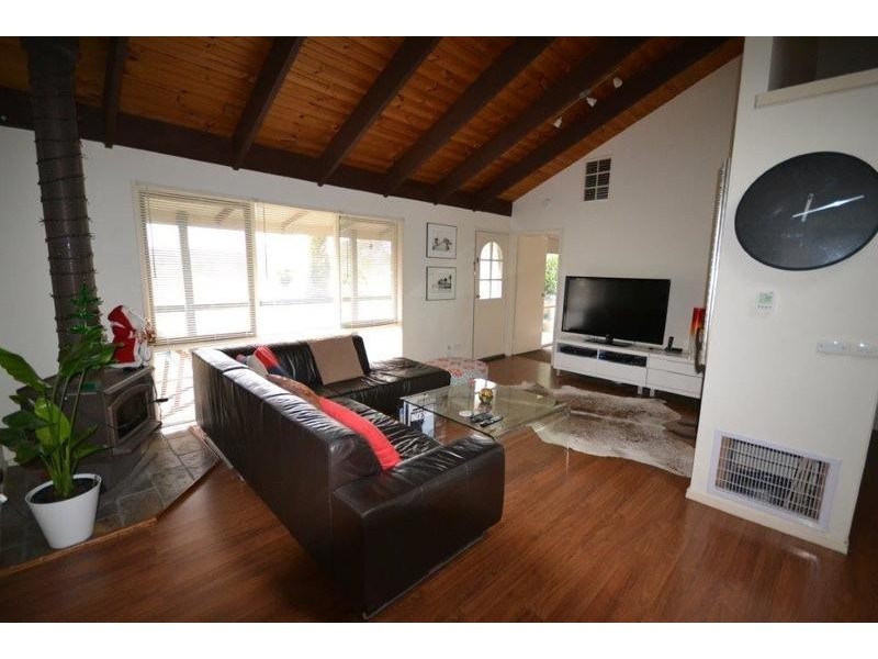 16 Landara Court, Mooroolbark VIC 3138