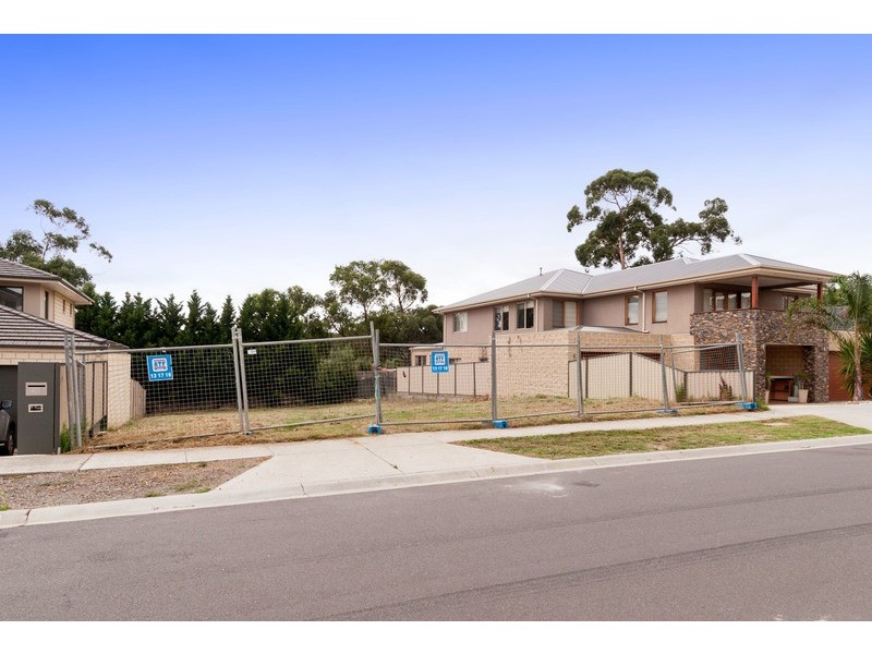 17 Tudor Drive, Mooroolbark VIC 3138