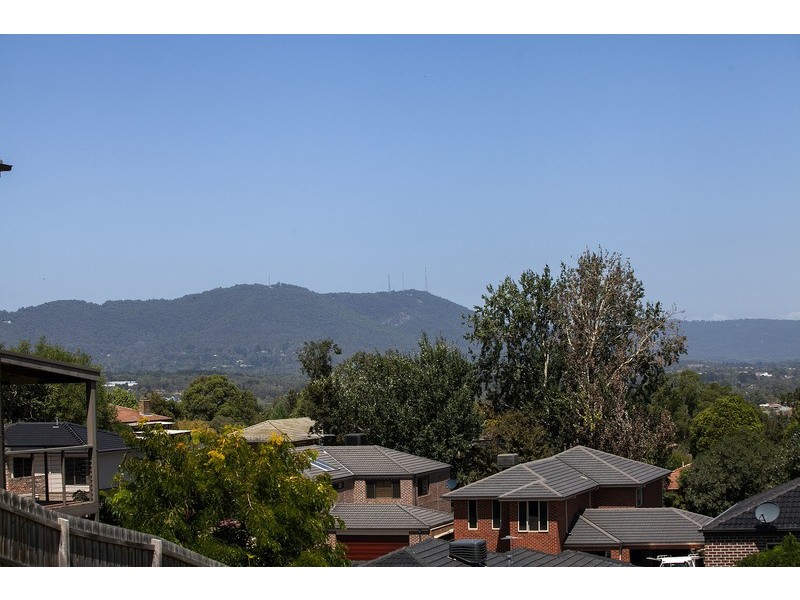 12 Huntly Avenue, Mooroolbark VIC 3138