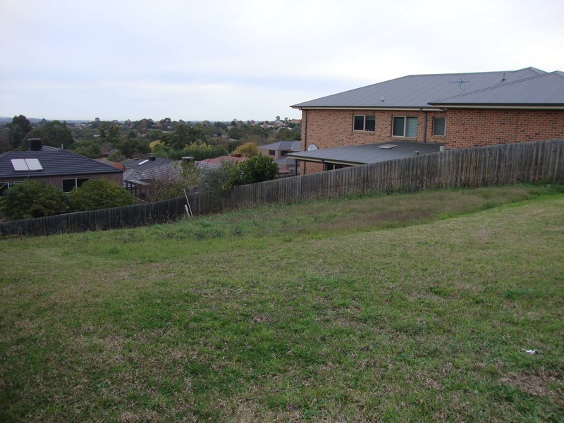 12 Huntly Avenue, Mooroolbark VIC 3138