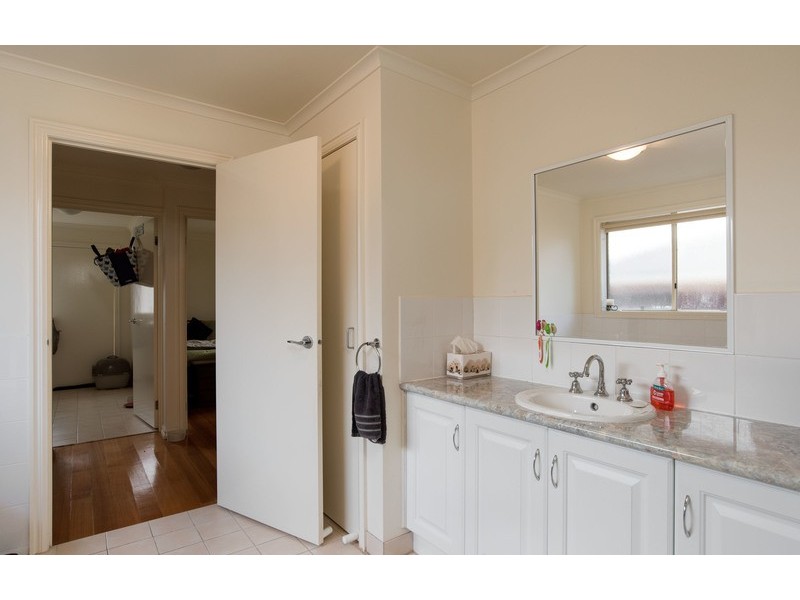 2/12 Ryland Avenue, Croydon VIC 3136