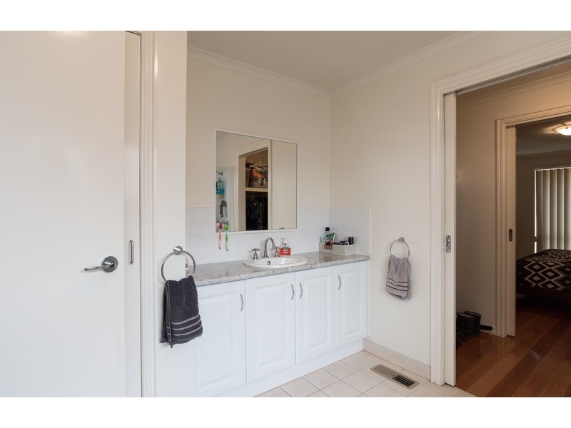 2/12 Ryland Avenue, Croydon VIC 3136