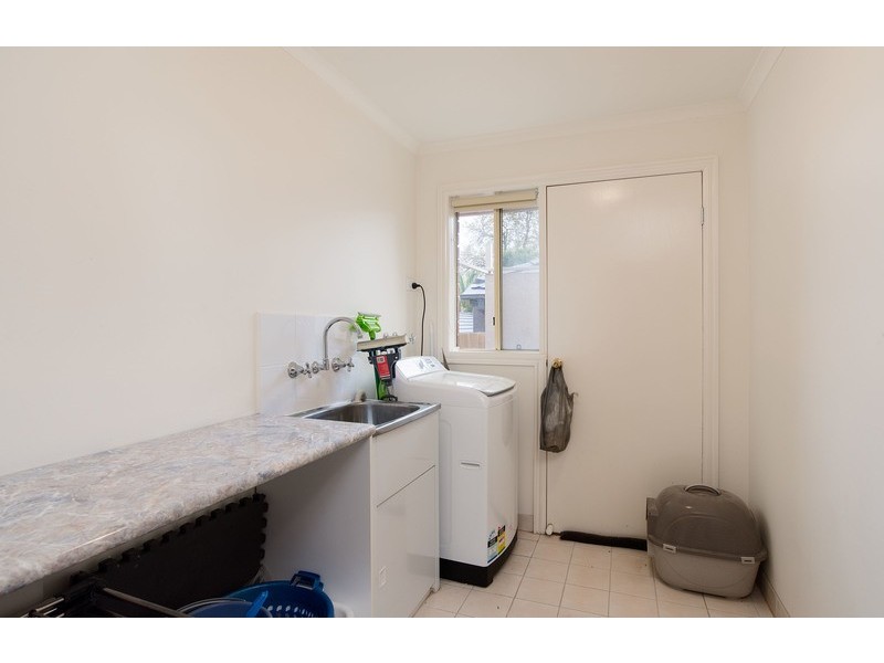 2/12 Ryland Avenue, Croydon VIC 3136