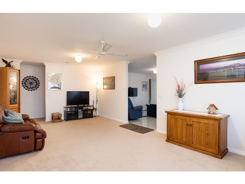 2 St James Park Rise, Mooroolbark VIC 3138