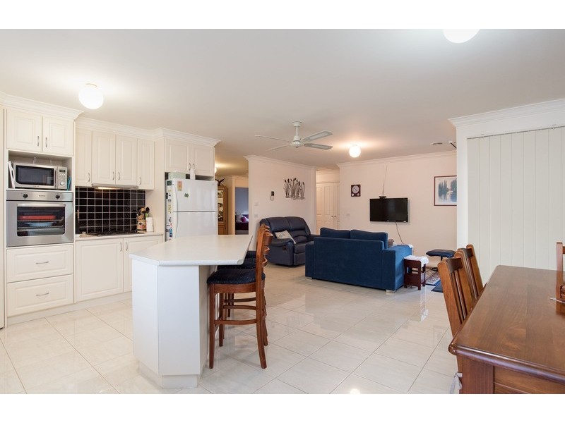 2 St James Park Rise, Mooroolbark VIC 3138