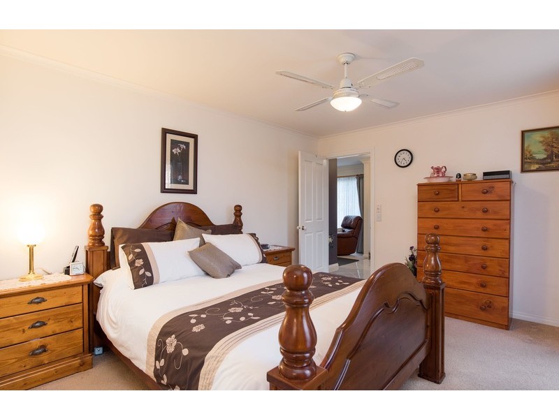 2 St James Park Rise, Mooroolbark VIC 3138