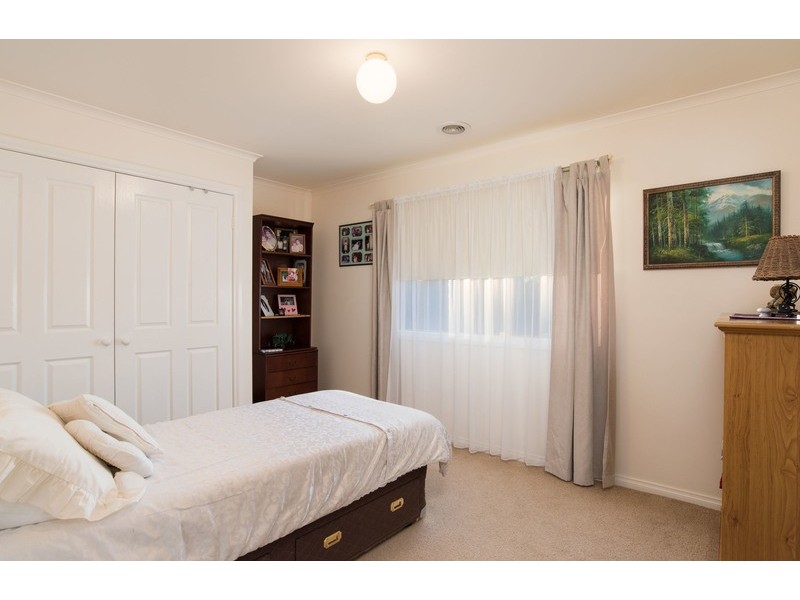 2 St James Park Rise, Mooroolbark VIC 3138