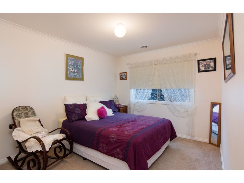 2 St James Park Rise, Mooroolbark VIC 3138