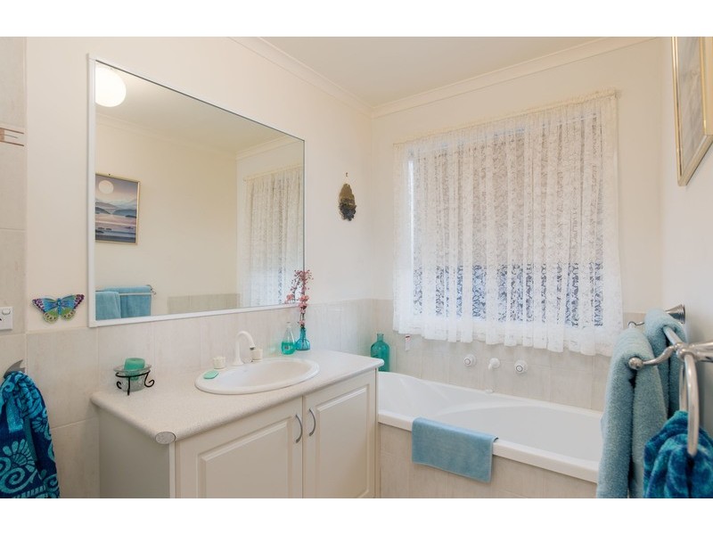 2 St James Park Rise, Mooroolbark VIC 3138