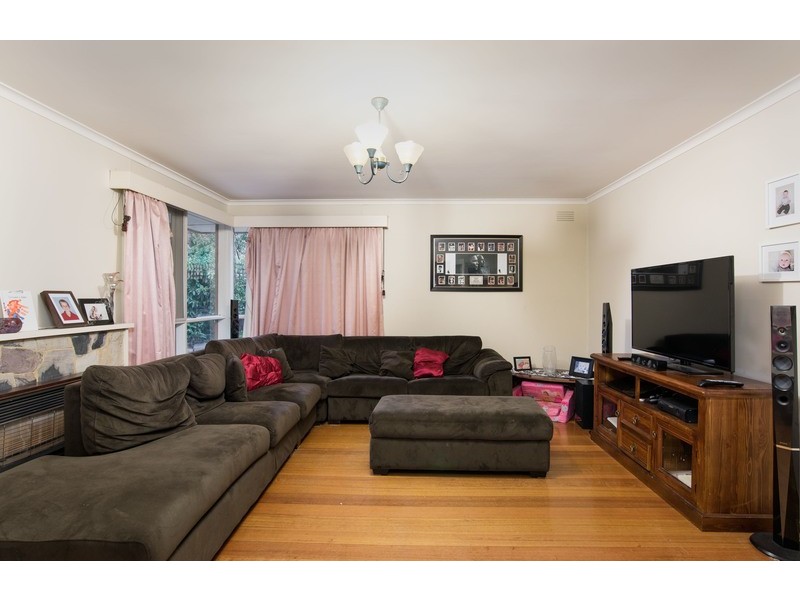 37 Sevenoaks Avenue, Croydon VIC 3136