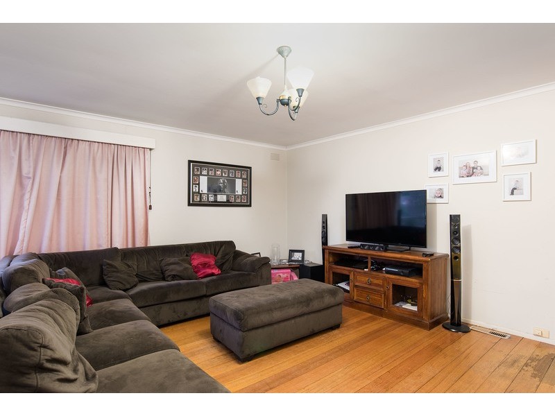 37 Sevenoaks Avenue, Croydon VIC 3136