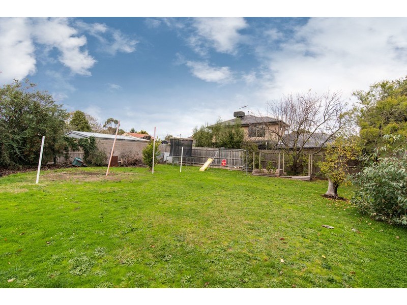 37 Sevenoaks Avenue, Croydon VIC 3136