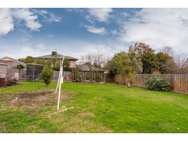 37 Sevenoaks Avenue, Croydon VIC 3136