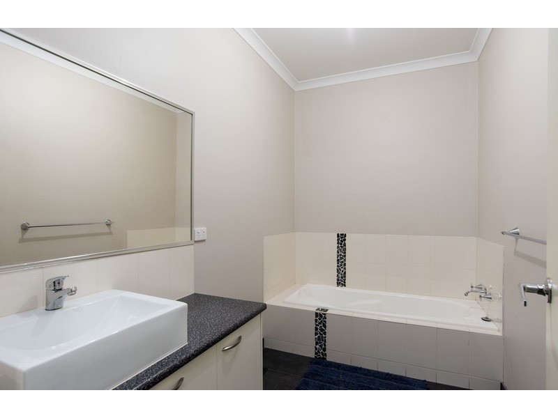 7b Central Avenue, Mooroolbark VIC 3138