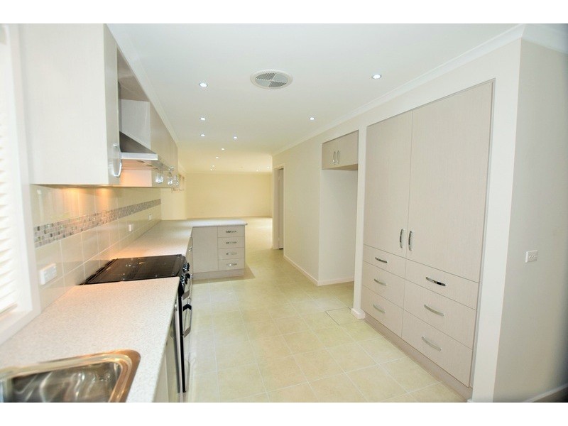 10 Lucas Avenue, Kilsyth VIC 3137