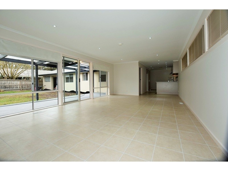 10 Lucas Avenue, Kilsyth VIC 3137