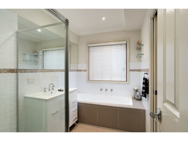 6/4 Springfield Avenue, Croydon VIC 3136