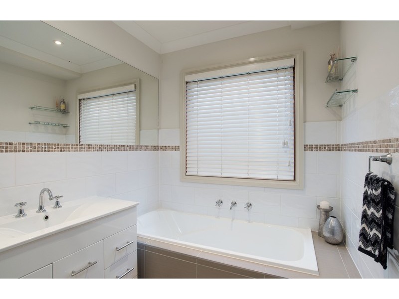 6/4 Springfield Avenue, Croydon VIC 3136