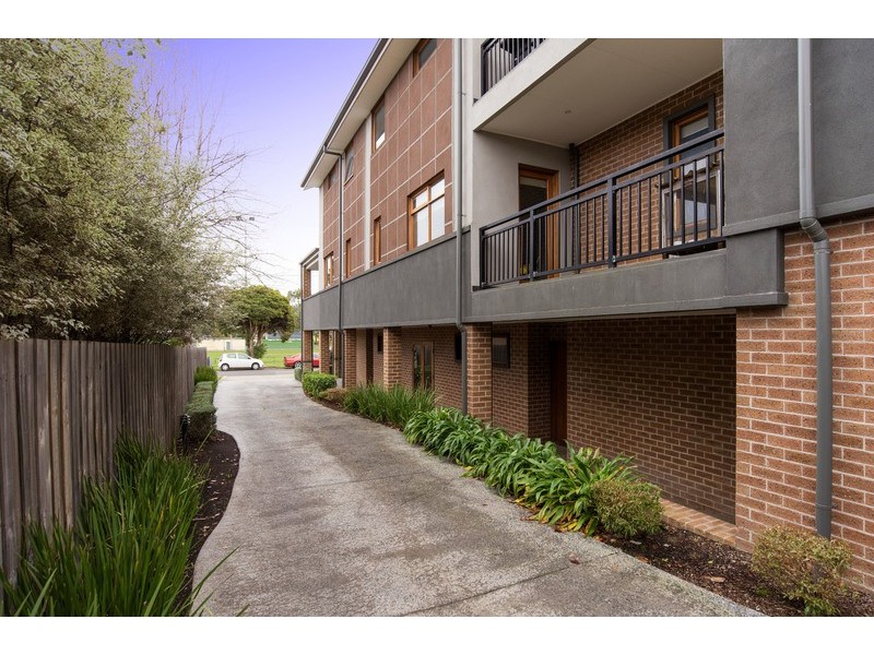 6/4 Springfield Avenue, Croydon VIC 3136