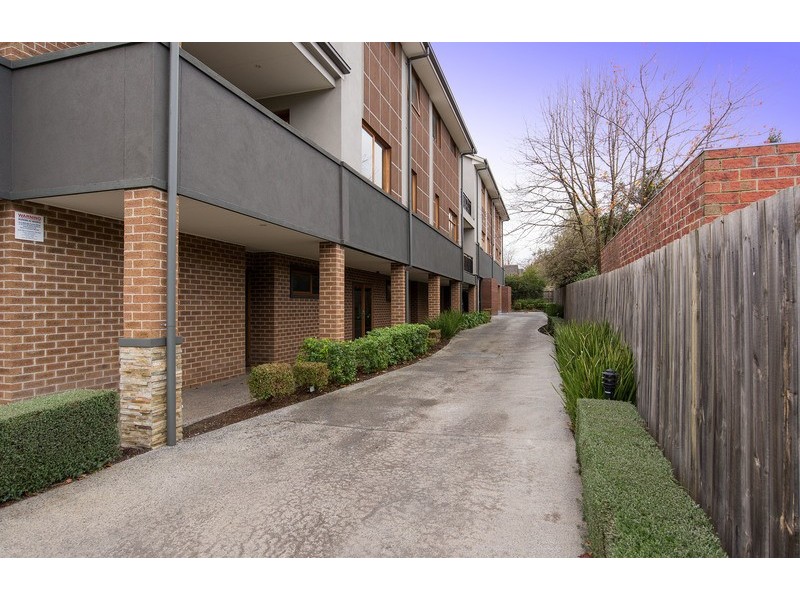 6/4 Springfield Avenue, Croydon VIC 3136