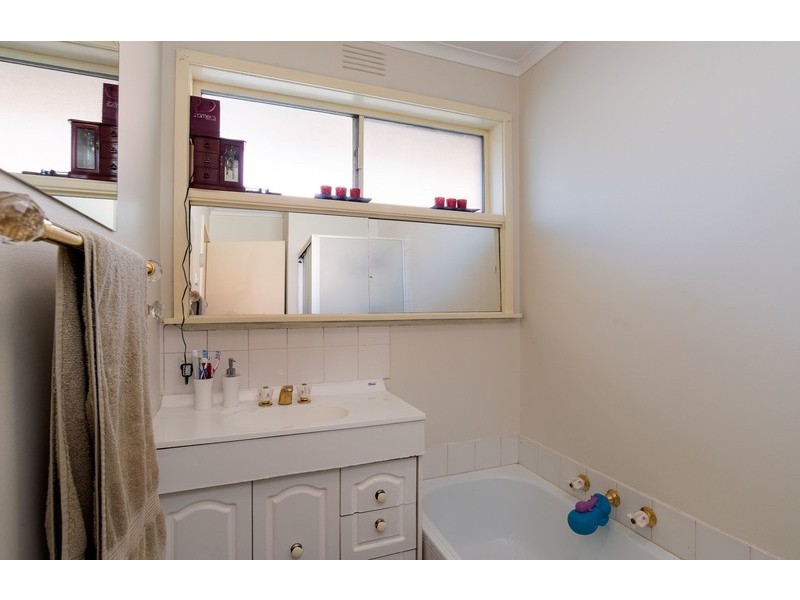 50 Greenslopes Drive, Mooroolbark VIC 3138