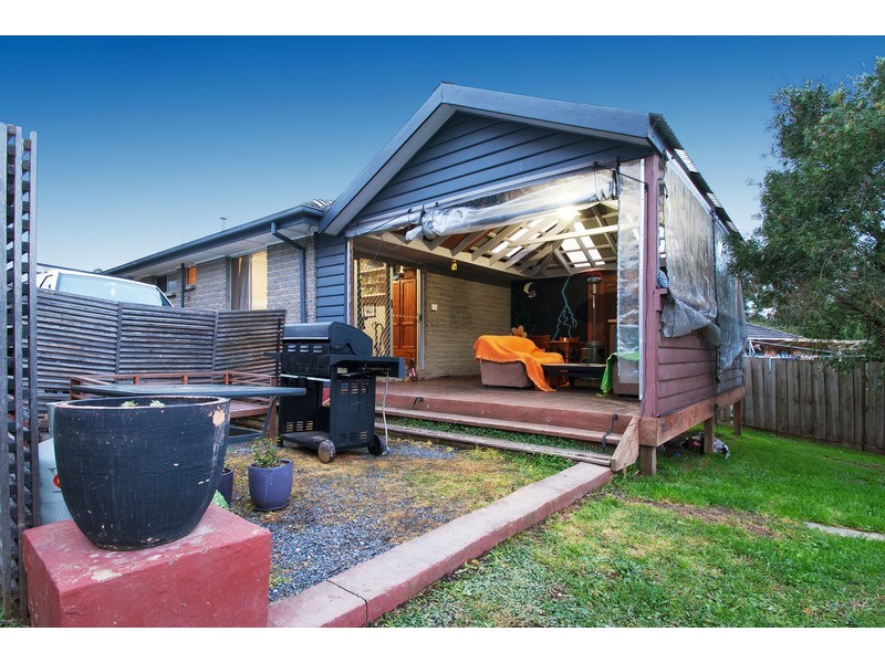 50 Greenslopes Drive, Mooroolbark VIC 3138