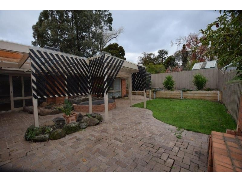 4 Peachwood Place, Croydon Hills VIC 3136