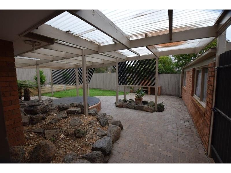 4 Peachwood Place, Croydon Hills VIC 3136