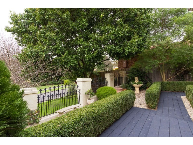 17 Kirkford Drive, Mooroolbark VIC 3138