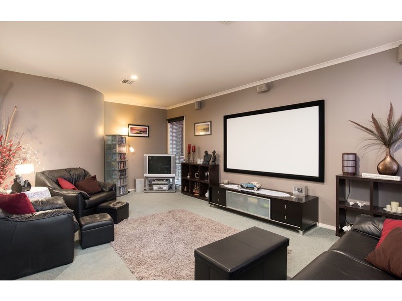 17 Kirkford Drive, Mooroolbark VIC 3138