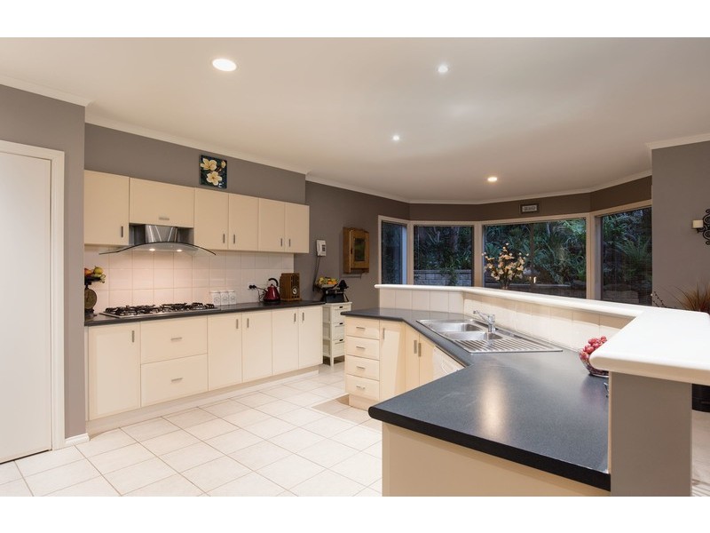 17 Kirkford Drive, Mooroolbark VIC 3138