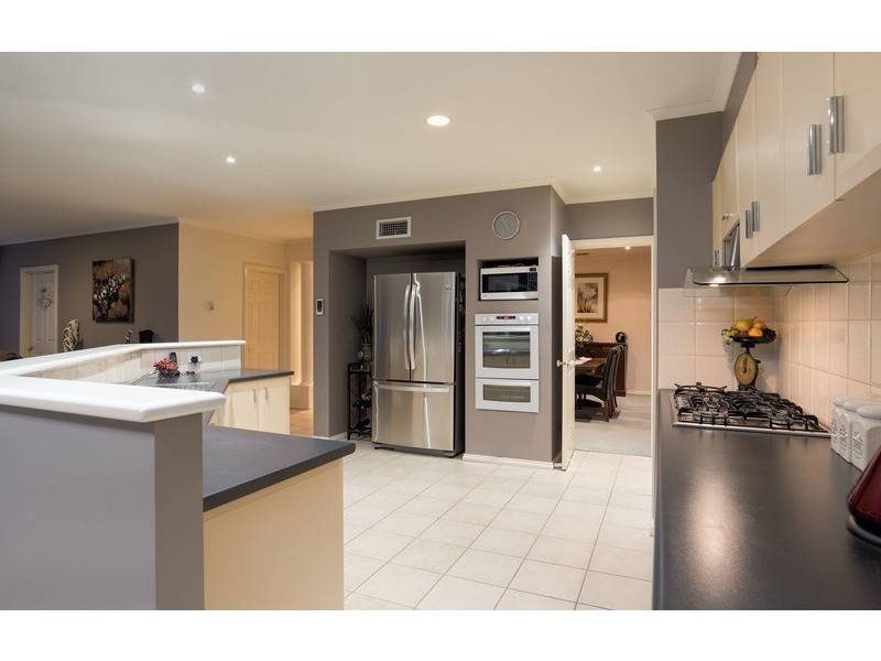 17 Kirkford Drive, Mooroolbark VIC 3138