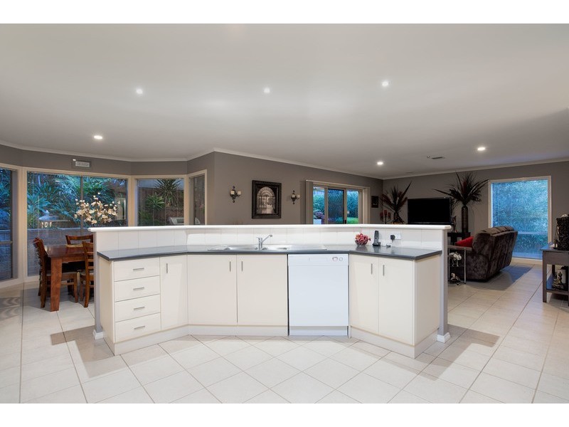 17 Kirkford Drive, Mooroolbark VIC 3138