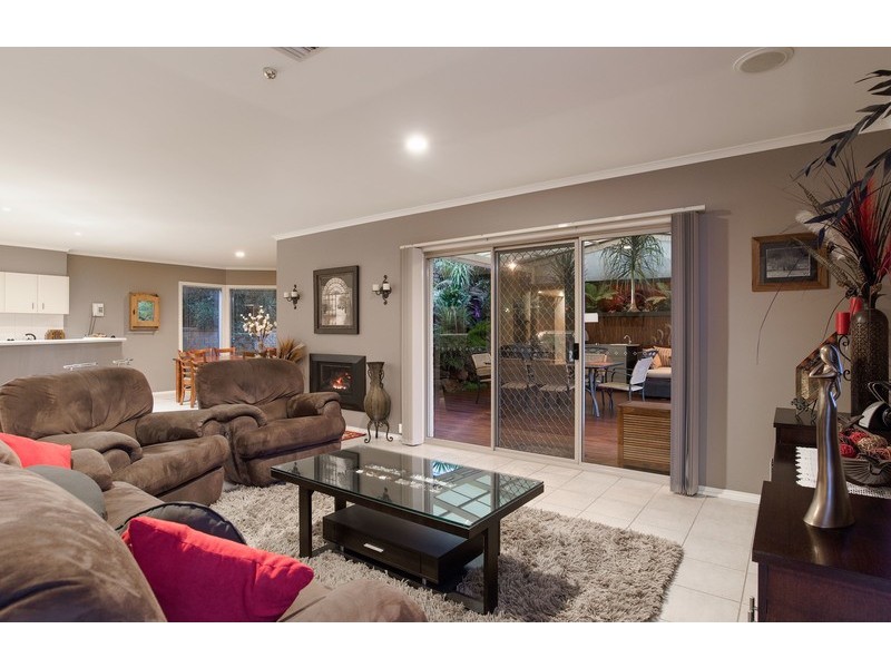 17 Kirkford Drive, Mooroolbark VIC 3138