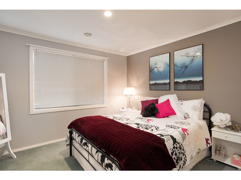 17 Kirkford Drive, Mooroolbark VIC 3138