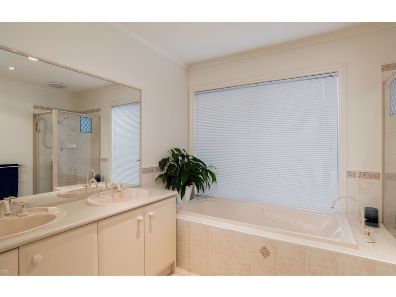 17 Kirkford Drive, Mooroolbark VIC 3138