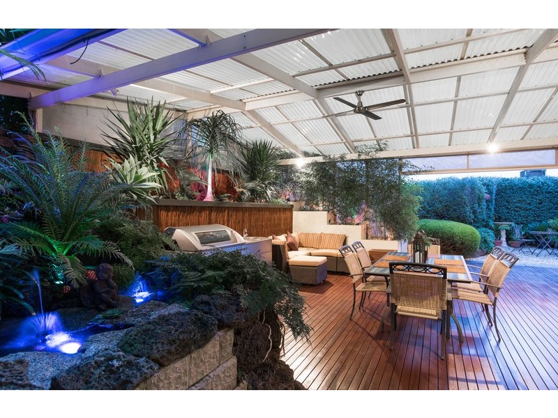 17 Kirkford Drive, Mooroolbark VIC 3138